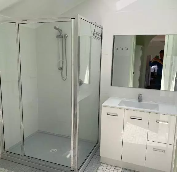 Lakeside Motel Waterfront