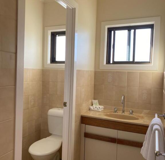 Lakeside Motel Waterfront