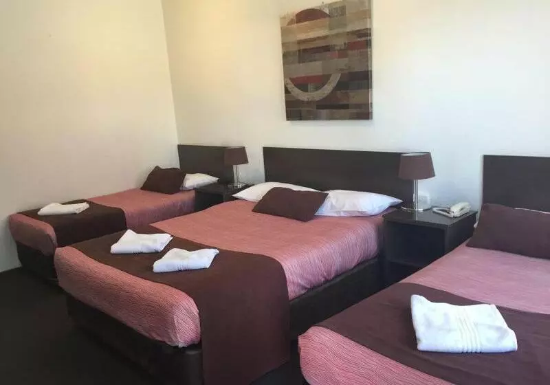 Отель Ploughmans Motor Inn