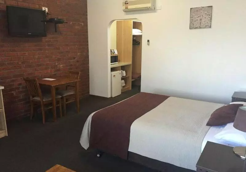 Отель Ploughmans Motor Inn