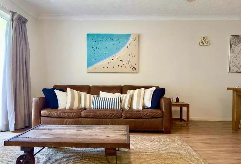 ホテル Surfers Tradewinds