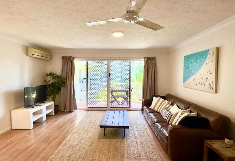 ホテル Surfers Tradewinds