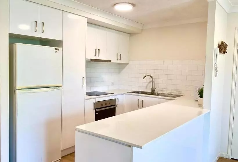 ホテル Surfers Tradewinds