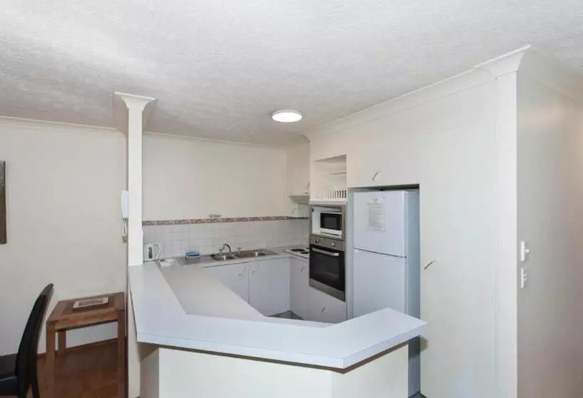 ホテル Surfers Tradewinds