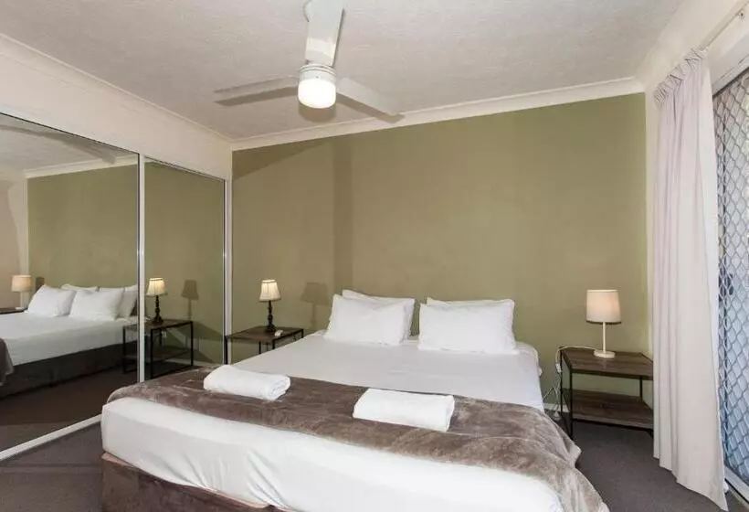 ホテル Surfers Tradewinds