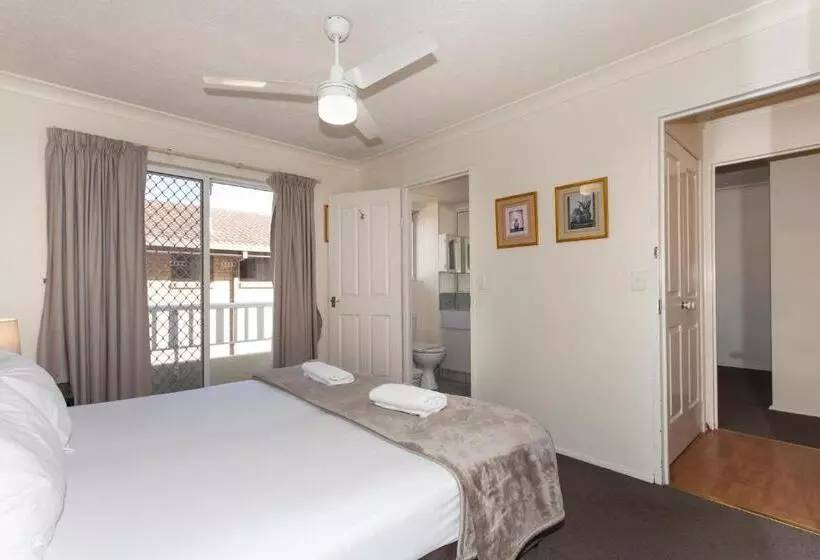 ホテル Surfers Tradewinds