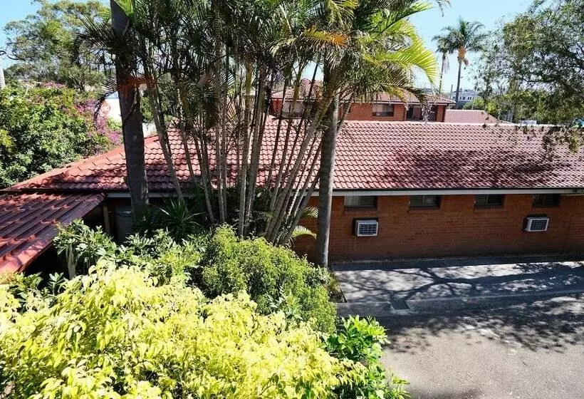 Sapphire Palms Motel