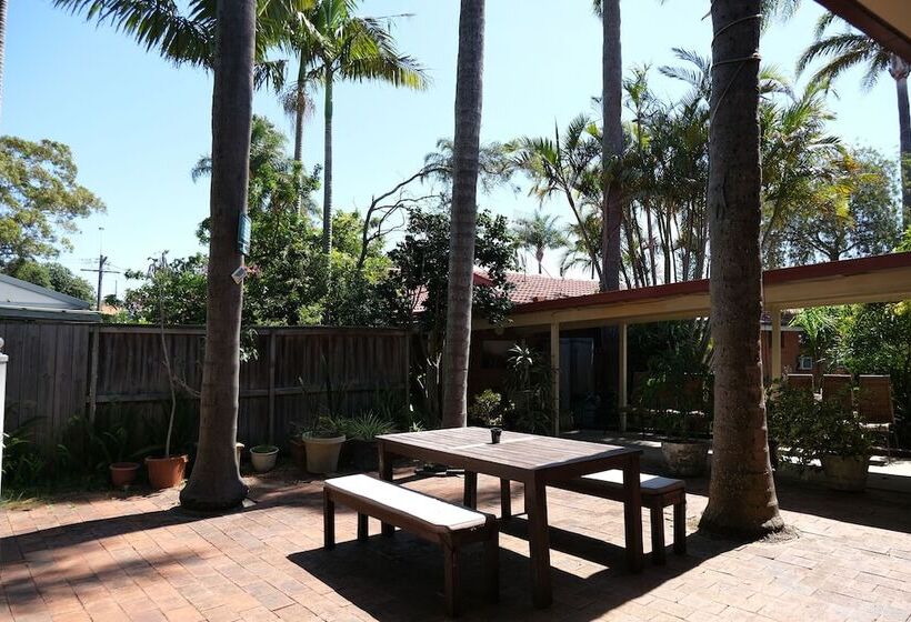 Sapphire Palms Motel