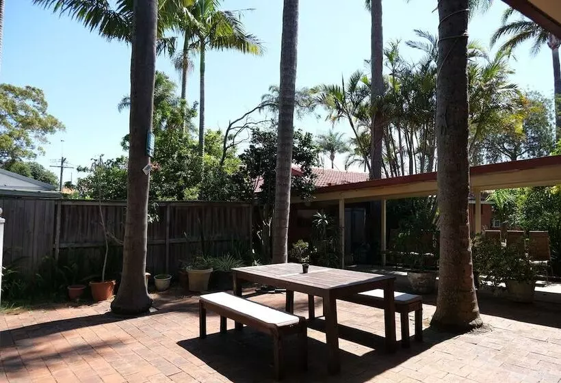 Sapphire Palms Motel