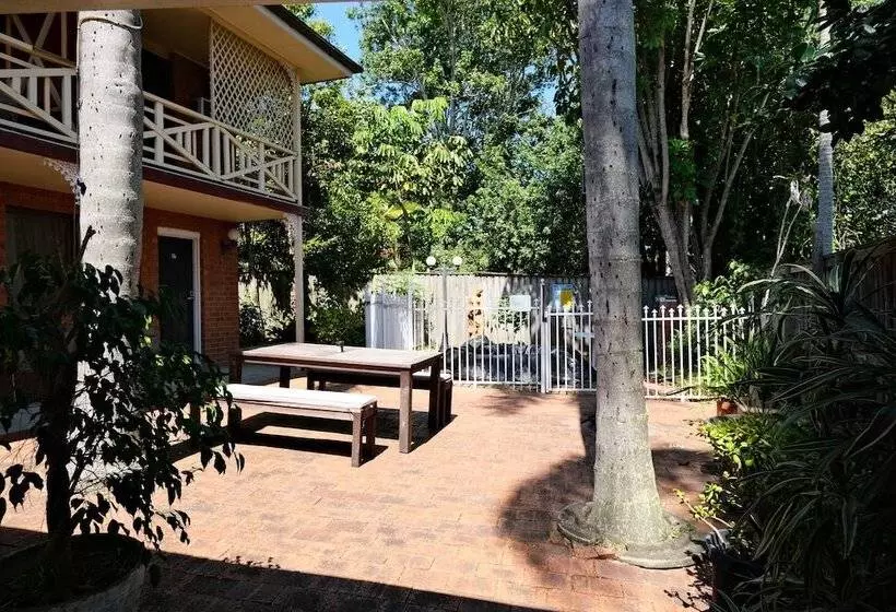 Sapphire Palms Motel