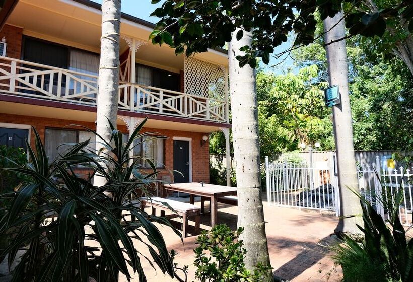 Sapphire Palms Motel