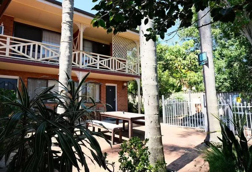 Sapphire Palms Motel