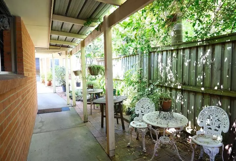 Sapphire Palms Motel