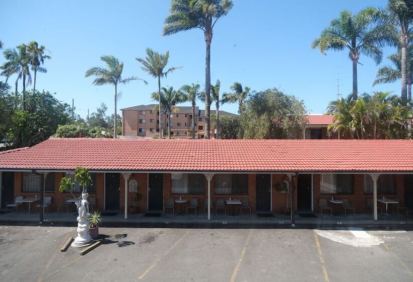 Sapphire Palms Motel