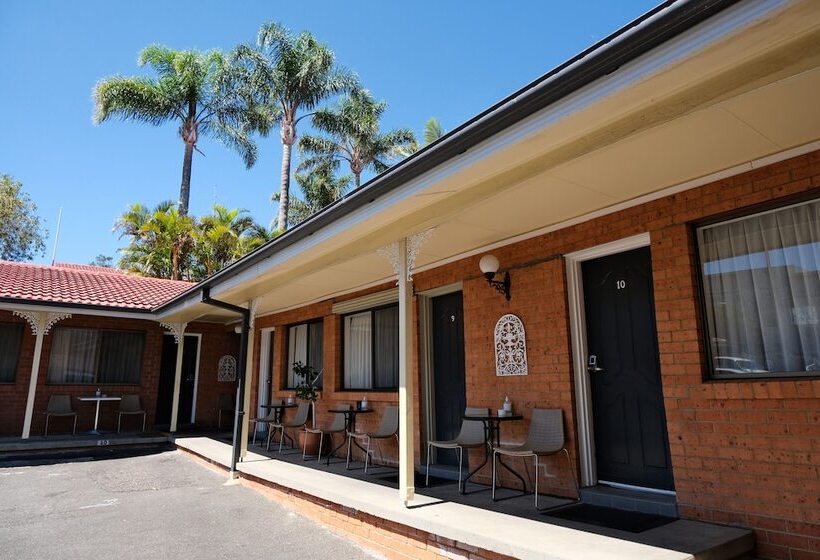 Sapphire Palms Motel