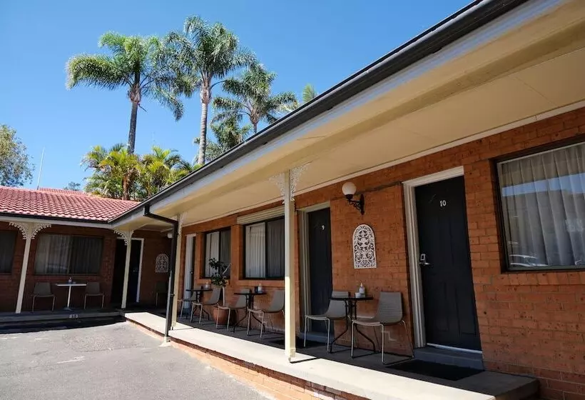 Sapphire Palms Motel