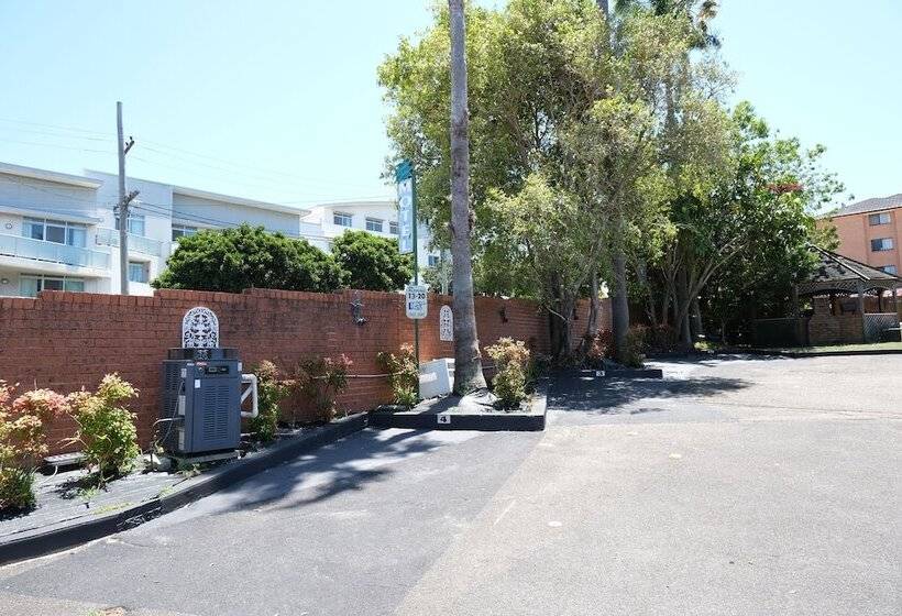 Sapphire Palms Motel