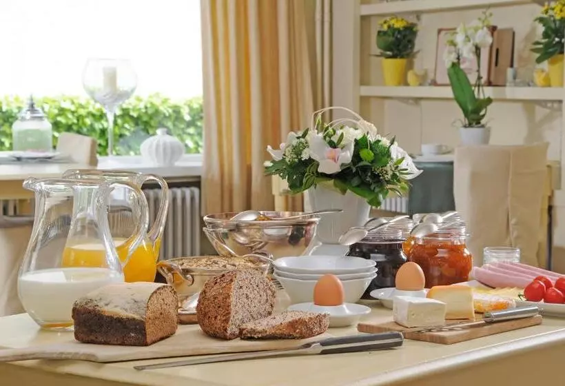 Отель Les Arcades