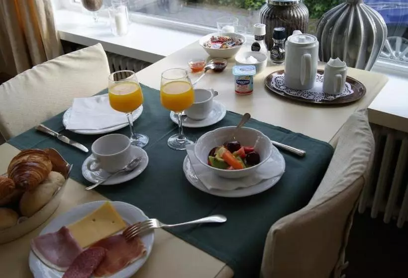 Отель Les Arcades