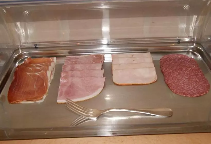 Отель Les Arcades