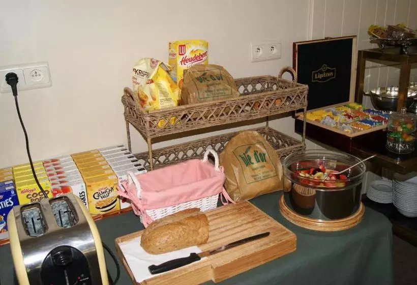 Отель Les Arcades