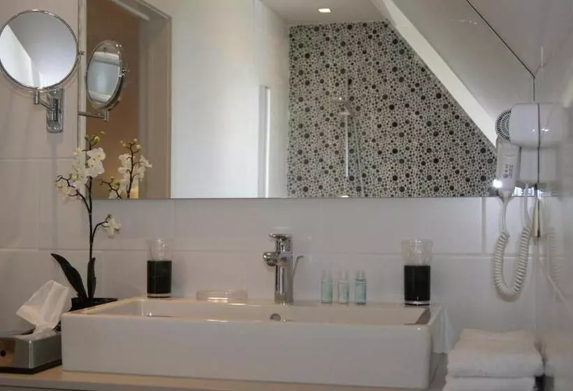 Отель Les Arcades