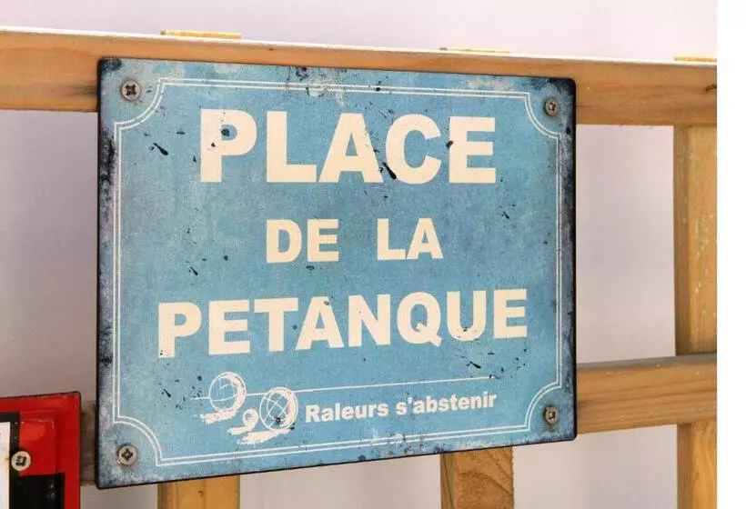 Отель Les Arcades