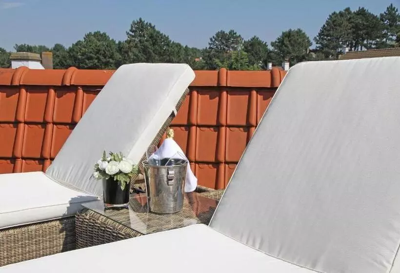 Отель Les Arcades