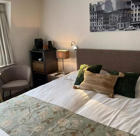 Отель Les Arcades