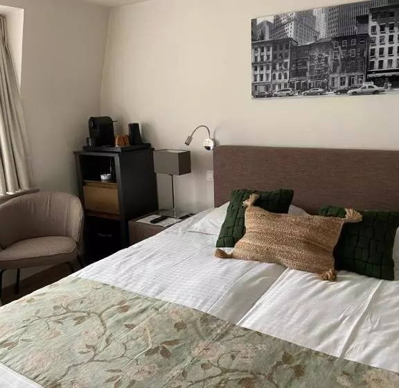 Отель Les Arcades