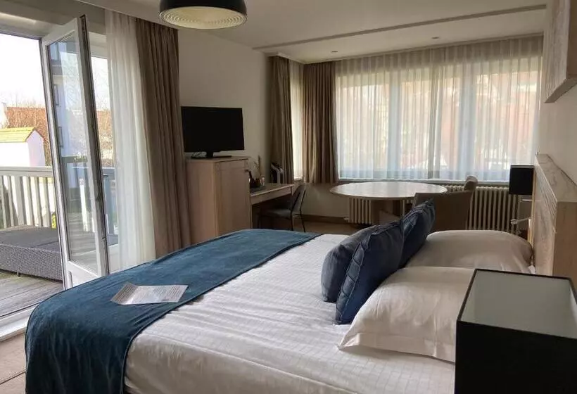 Отель Les Arcades