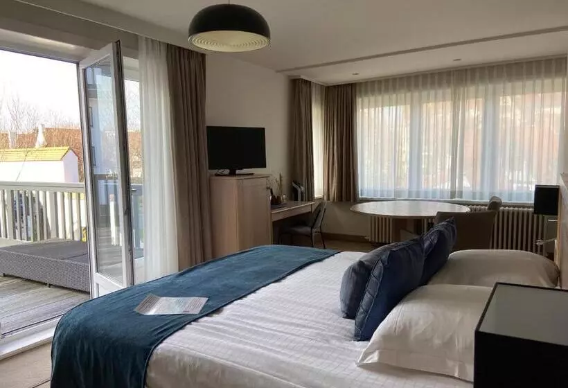 Отель Les Arcades