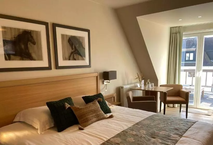 Отель Les Arcades