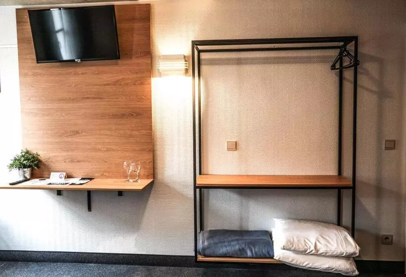 Отель Montovani