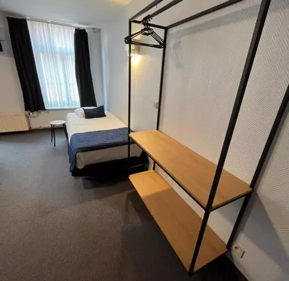 Отель Montovani