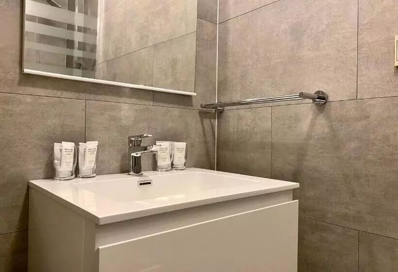 Отель Montovani