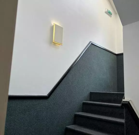 Отель Montovani