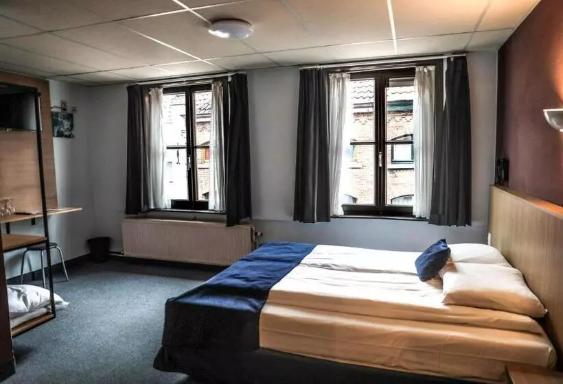 Отель Montovani