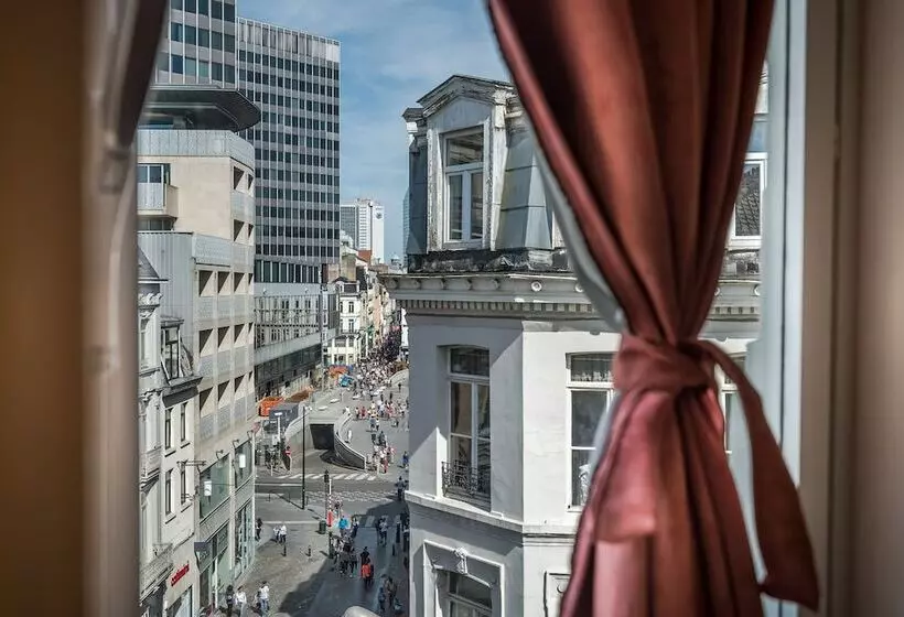 هتل Safestay Brussels Grand Place