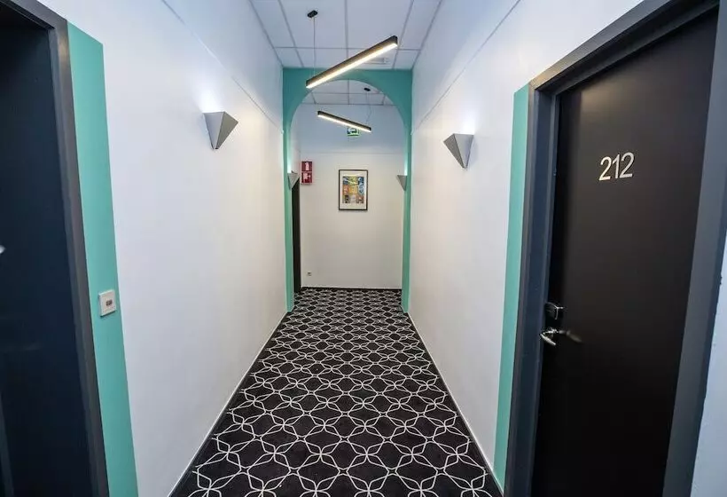 هتل Safestay Brussels Grand Place