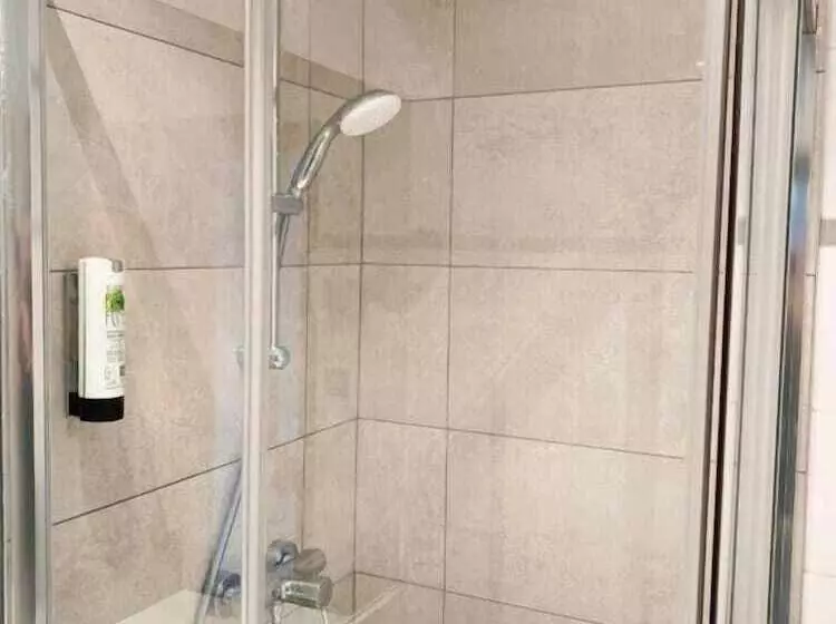 هتل Safestay Brussels Grand Place