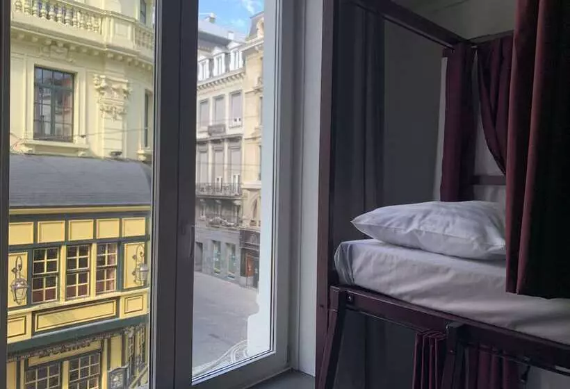 هتل Safestay Brussels Grand Place