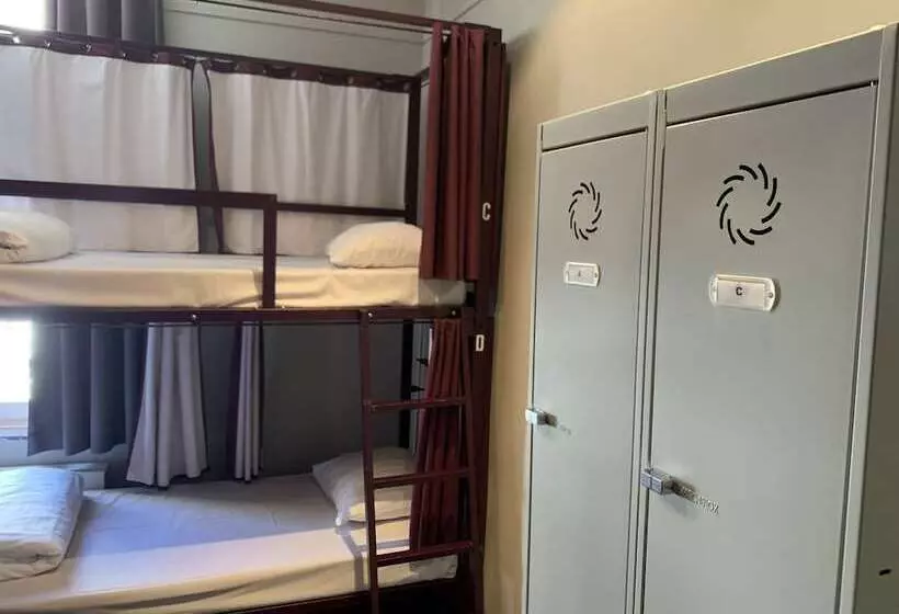 هتل Safestay Brussels Grand Place