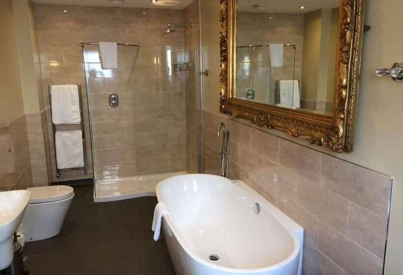 هتل New House Country