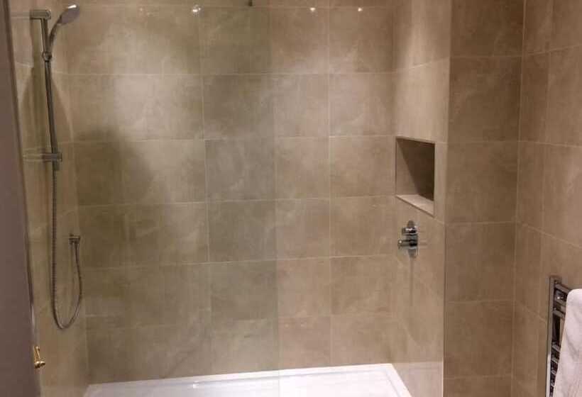 هتل New House Country