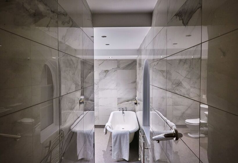 هتل New House Country