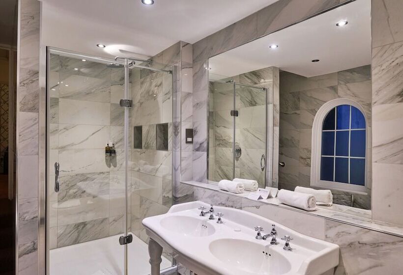 هتل New House Country