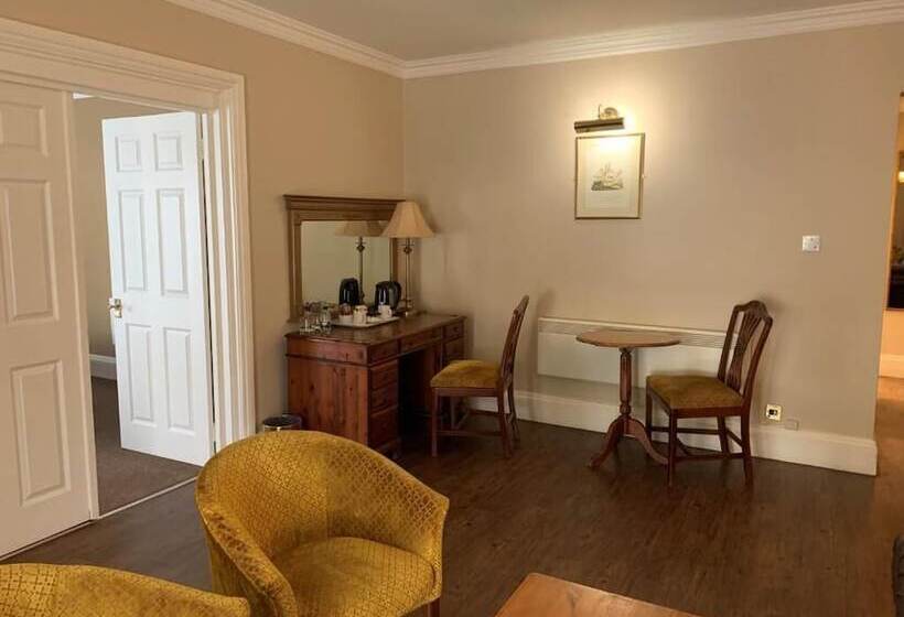 هتل New House Country