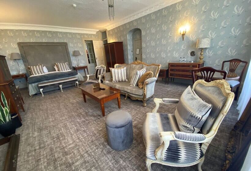 هتل New House Country