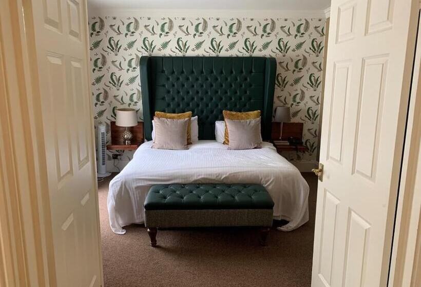 هتل New House Country